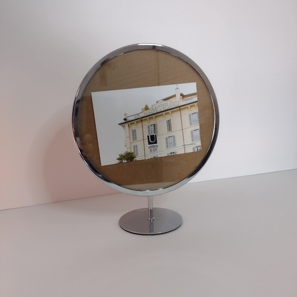 Umbra - Infinity - Floating Photo Display- Chrome - 4x6 In. - Picture 5 of 8